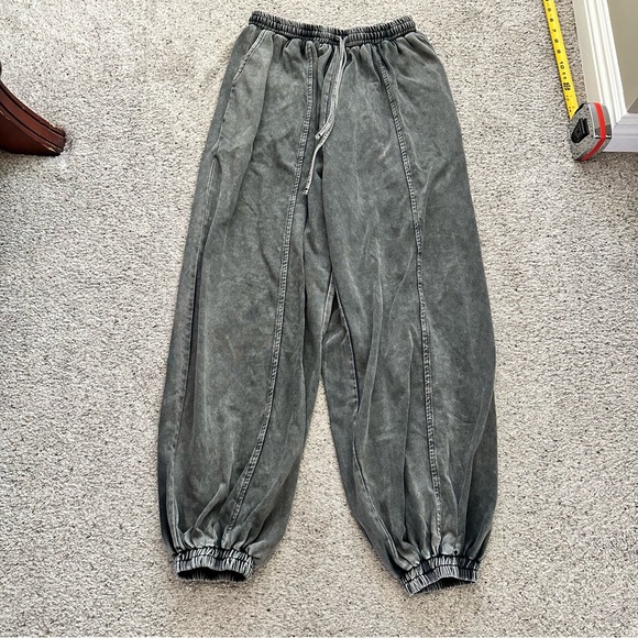 Free Market Flying Tomato Baggy Mineral Wash Charcoal Joggers - Picture 1 of 7